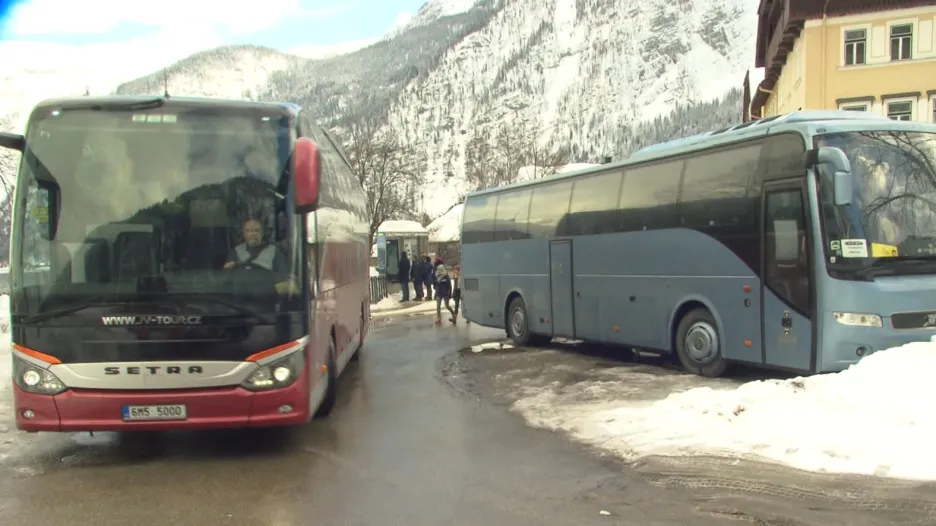 Autobusy budou smět do Hallstattu jen s propustkou
