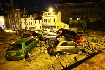 Voda vytrhávala asfalt a odnášela auta. Belgii zasáhly další záplavy