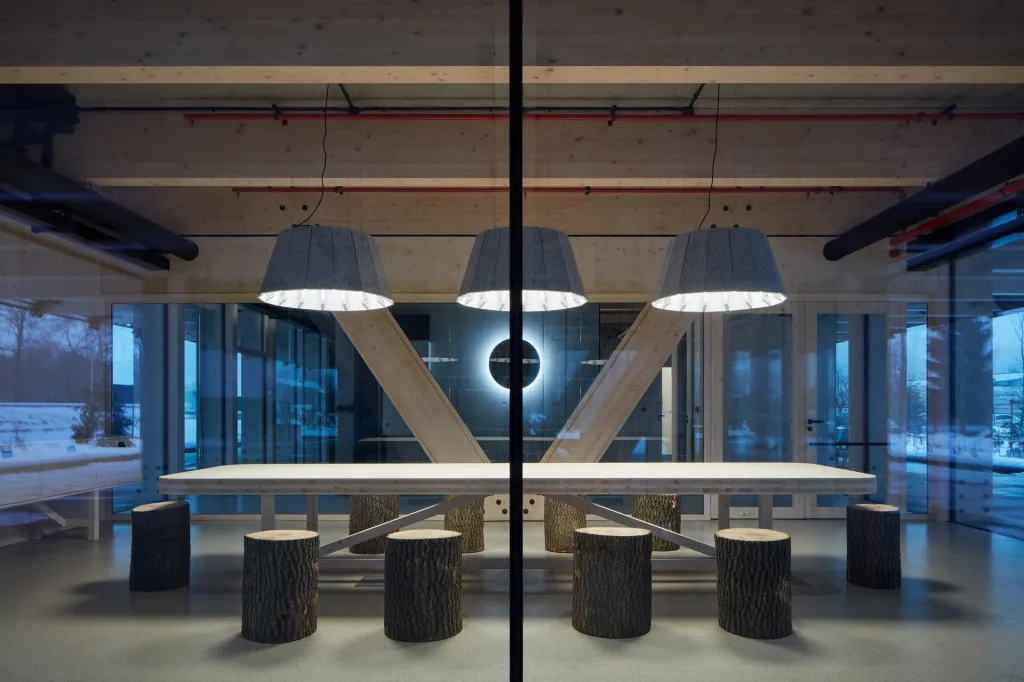 Podle autorů i poroty představuje tato stavba na tisíci metrech základní ideály udržitelného stavebnictví