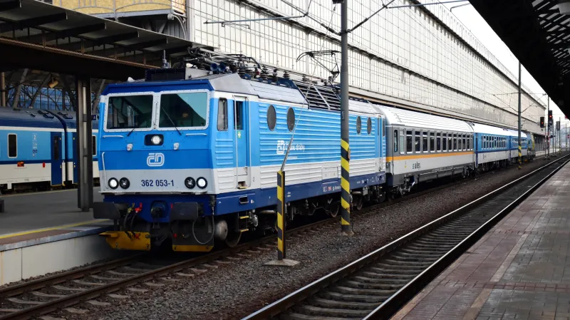 Vlaky bez restauračních vozů dosud označovaly jako expresy. Nově „povýší“ do kategorie Eurocity/Intercity, neznamená to však, že by dostaly restaurační vagon