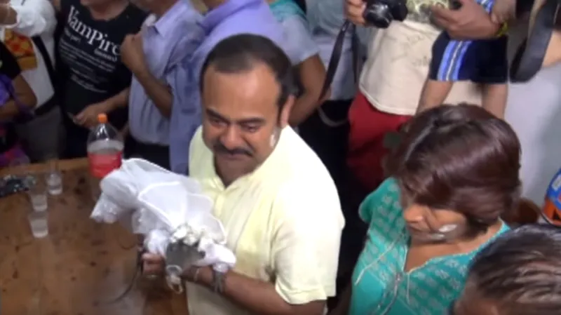 Nevěsta a ženich krátce po obřadu