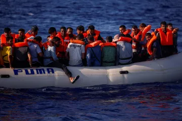 Evropská komise navrhla nová pravidla pro rychlejší navracení migrantů