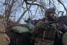Střelba neutichá ani na pár sekund. Ukrajinský režisér Sencov zveřejnil video z bojů u Avdijivky