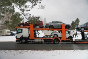 Lotyši posílají na Ukrajinu auta, která zabavili opilcům