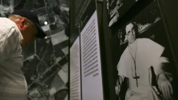 Připomínka kontroverzního papeže v památníku Jad Vašem