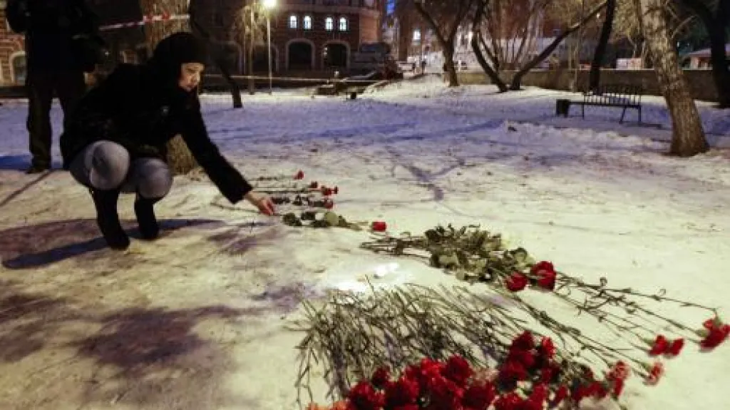 Květiny před klubem v Permu