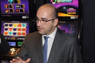 Kvůli vraždě novinářky zatkli vlivného podnikatele. Z Malty chtěl prchnout na lodi