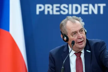 Politici si v očích veřejnosti pohoršili, dle STEM Češi nejhůř hodnotí Zemana