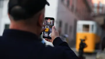 Následky nehody lanovky Glória v Lisabonu