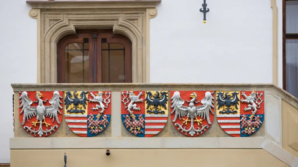 Zrekonstruované erby na radnici v Olomouci