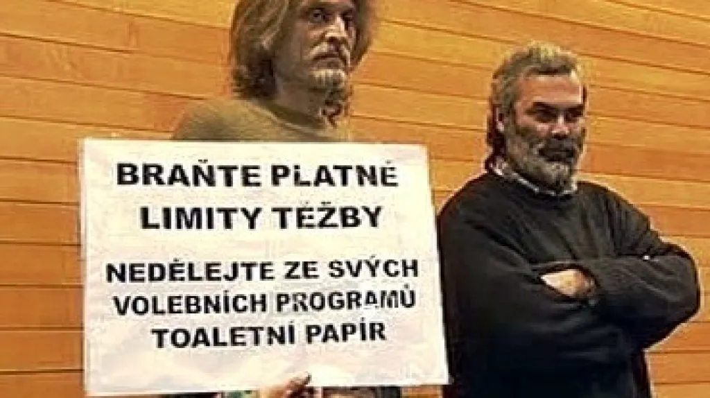 Lidé protestují proti prolomení limitů