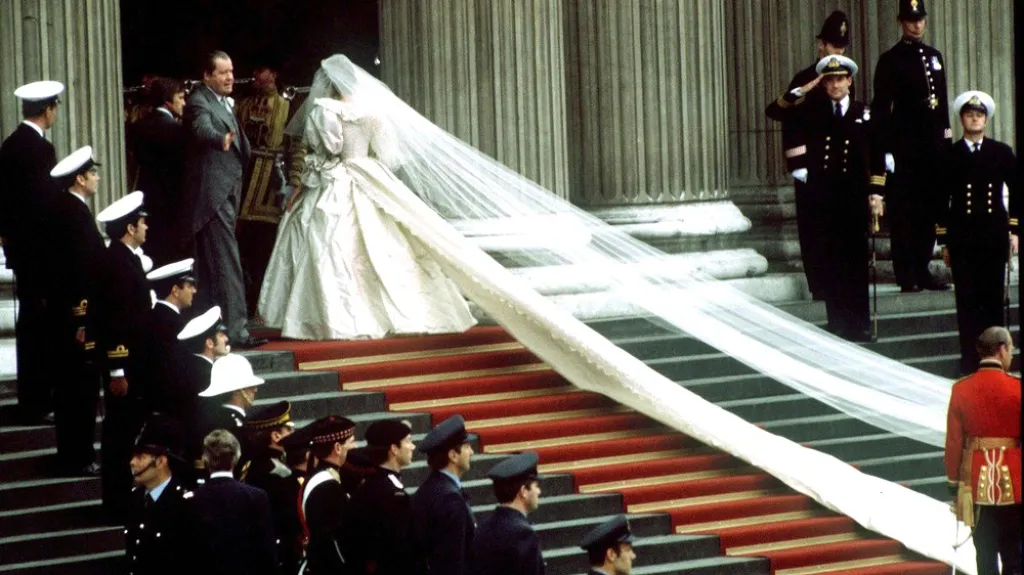 Svatební šaty Diany Spencerové