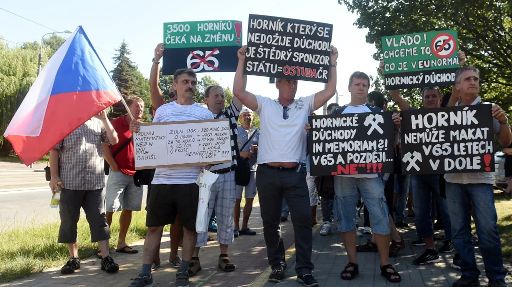 Protest horníků před výjezdním zasedáním vlády v Ostravě