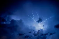 ČHMÚ varoval před silnými bouřkami s kroupami a nárazy větru