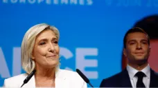 Marine Le Penová a Jordan Bardella