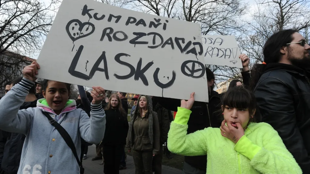 Odpůrci pochodu pravicových radikálů