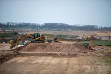 Začala stavba úseku D35 Džbánov–Litomyšl. Pracuje se i na dalších částech dálnice
