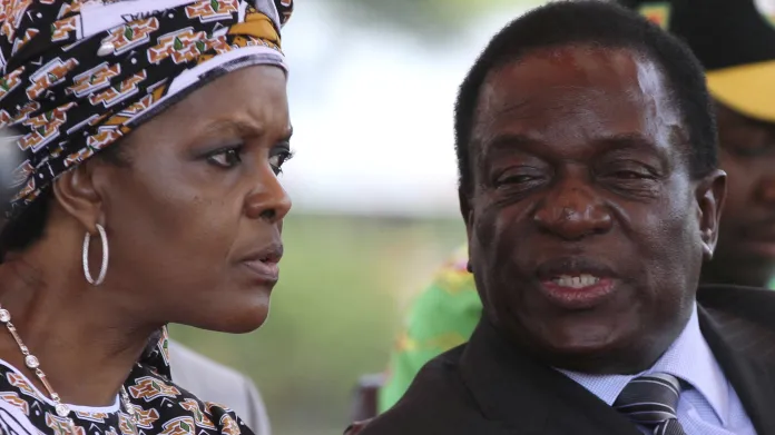 Mugabeho manželka Grace a Emmerson Mnangagwa
