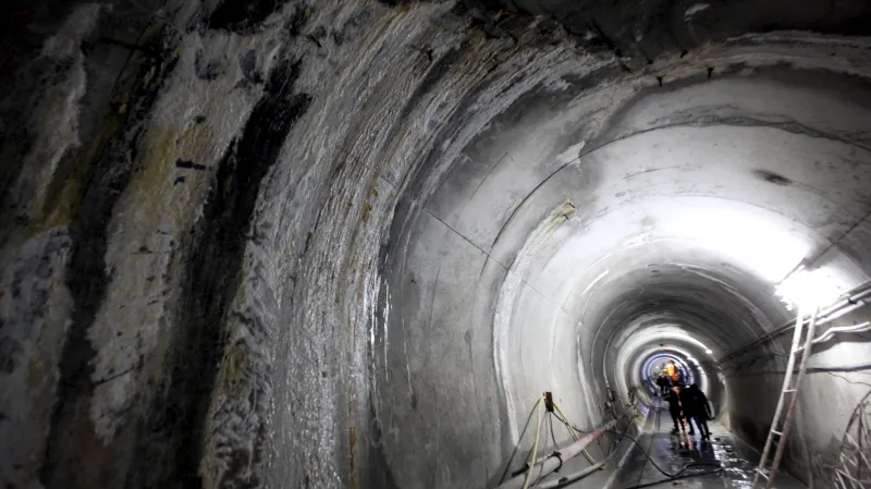 Práce na zpevnění mosulské přehrady