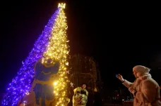 Bez trhů a koncertů, ale v kostele i 25. prosince. Ruská agrese mění oslavy ukrajinských Vánoc 