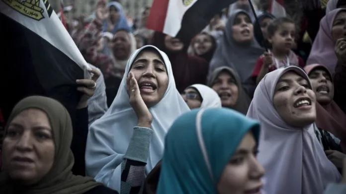Miliony Egypťanů dlouho očekávaly výsledky voleb