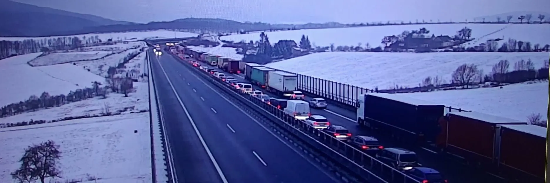 Počasí v částech Česka zkomplikovalo dopravu