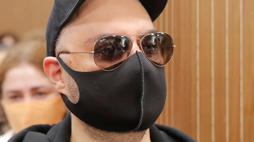 Režisér Kirill Serebrennikov u moskevského soudu