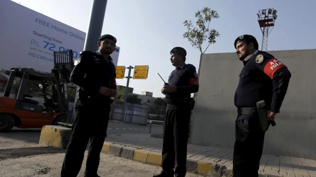Členové ochranky letiště v Islámábádu