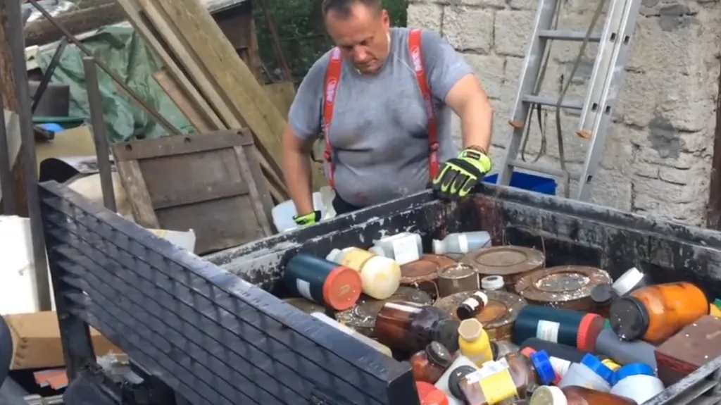 Množství chemických látek, které našli, se hasiči nestačili divit