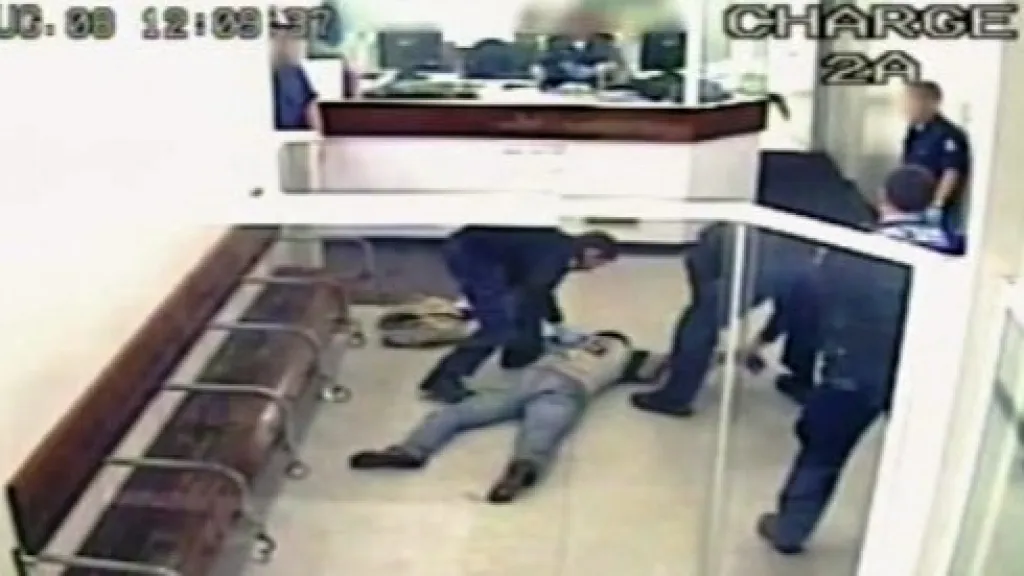 Australská policie používá taser