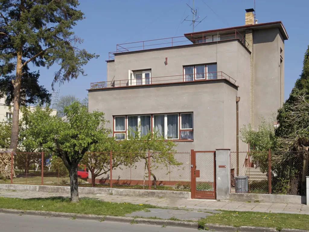 Dům architekta Karla Chocholy v Českých Budějovicích, Karel Chochola, 1929–1930