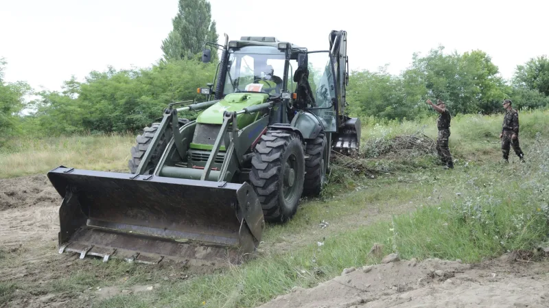 Maďarsko začalo stavět plot proti ilegální migraci