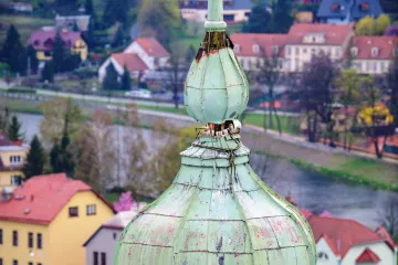 Hranice uzavřely část Masarykova náměstí. Hrozí pád věžičky kostela