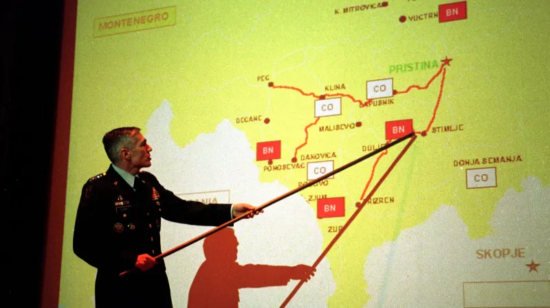 Generál Wesley Clark (13. 4. 1999)