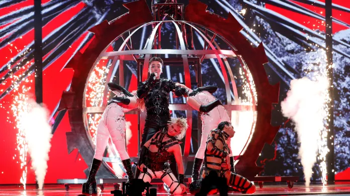 Islandská kapela Hatari při vystoupení na Eurovizi v roce 2019