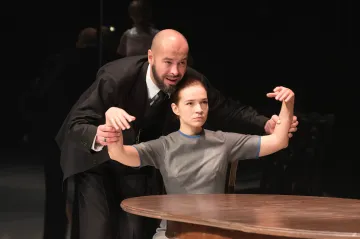 Na roboty není spoleh, varuje plzeňské divadlo