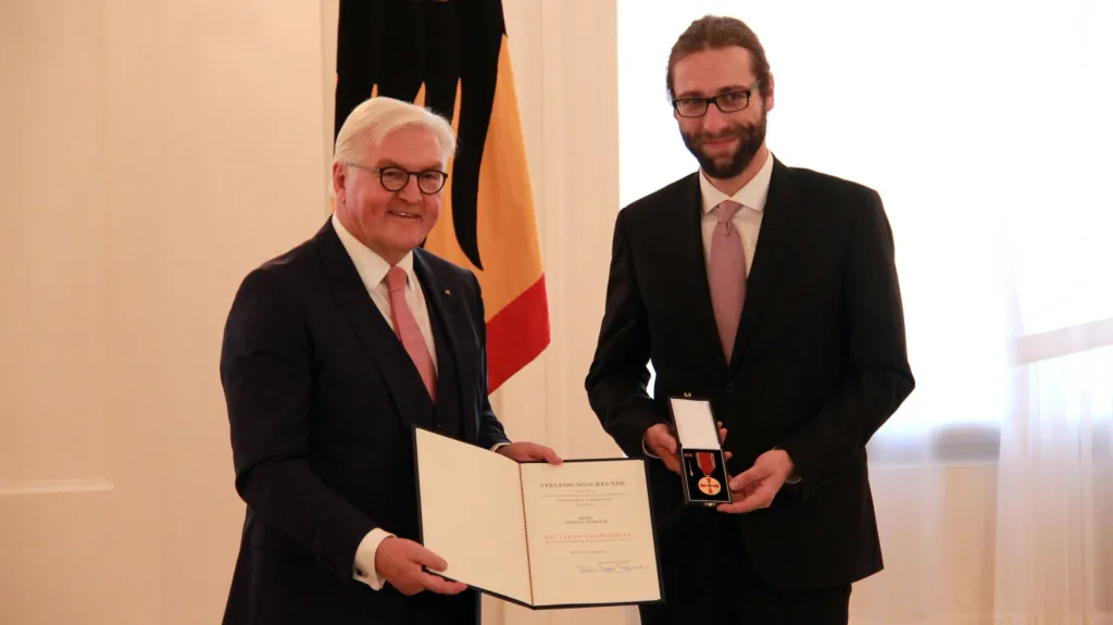 Německý prezident Frank-Walter Steinmeier  vyznamenal Jaroslava Ostrčilíka