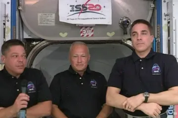 „Všechno je možné, nikdy se nevzdávejte,“ vzkázali astronauti po přelomovém letu Crew Dragon