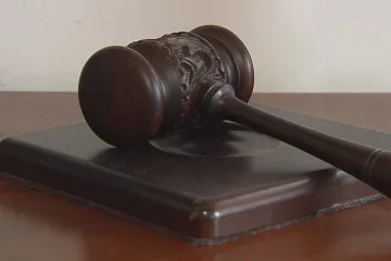 Soud potvrdil za vraždu bezdomovce v Šumperku 18 a 20 let