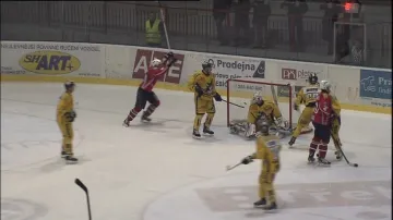 Ve třetí třetině dokázal dvěma trefami vyrovnat David Dolníček