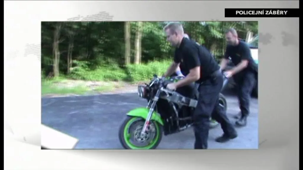 Policisté při akci "Lesník"