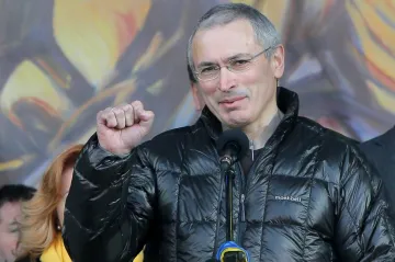 Chodorkovskij mluví o druhé Jaltě, John McCain o obnovení raketové obrany