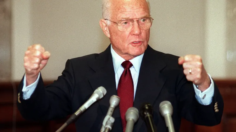 John Glenn jako senátor v roce 1998