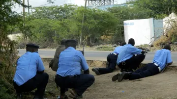 Keňská policie v blízkosti univerzity, kde došlo k útoku