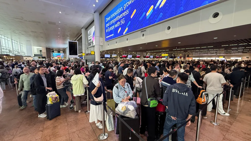 Fronty na letišti v Bruselu