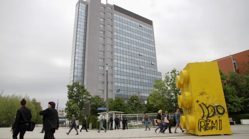 Parlamentní budova v Prištině