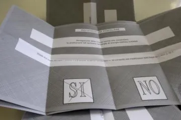 Berlusconiho návrhy Italové v referendu smetli