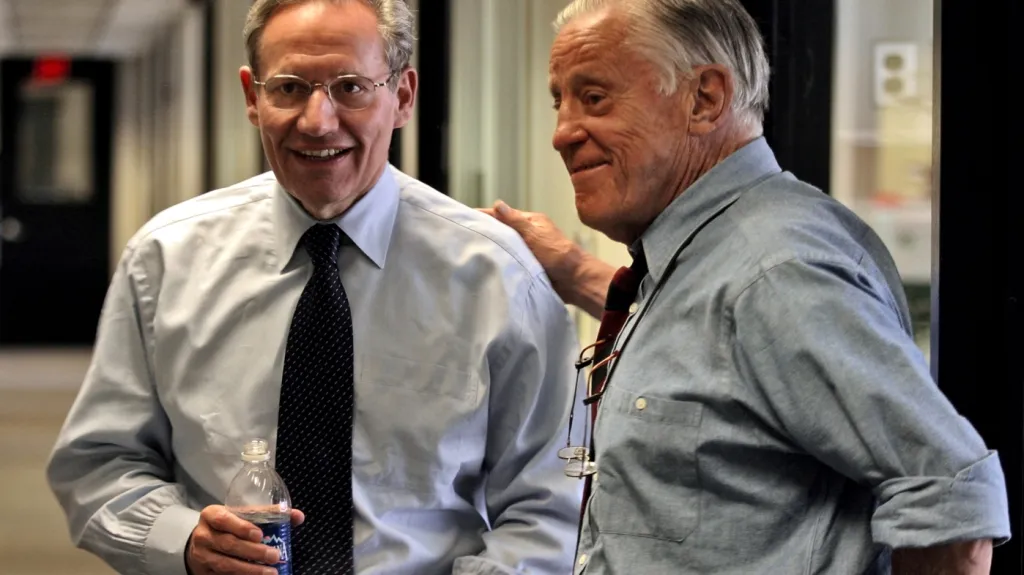 Novinář Bob Woodward s šéfredaktorem Benem Bradleem