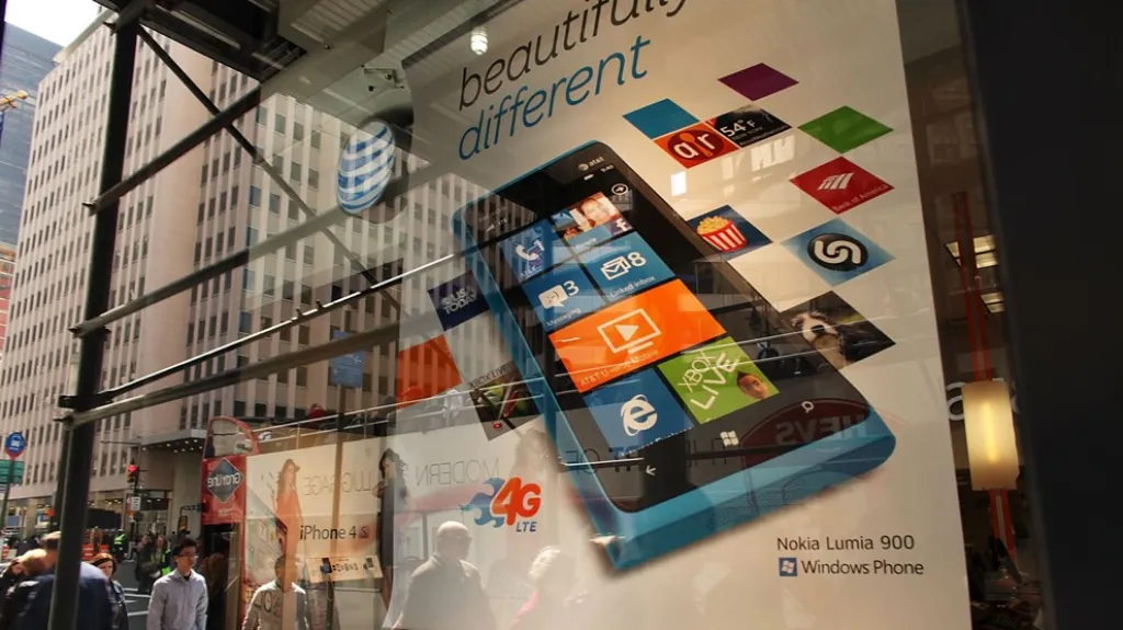 Nokia uvede v Česku Lumii 900 v červenci