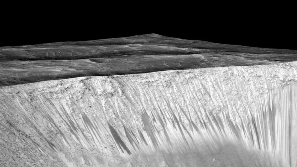 Důkazy tekoucí vody na Marsu